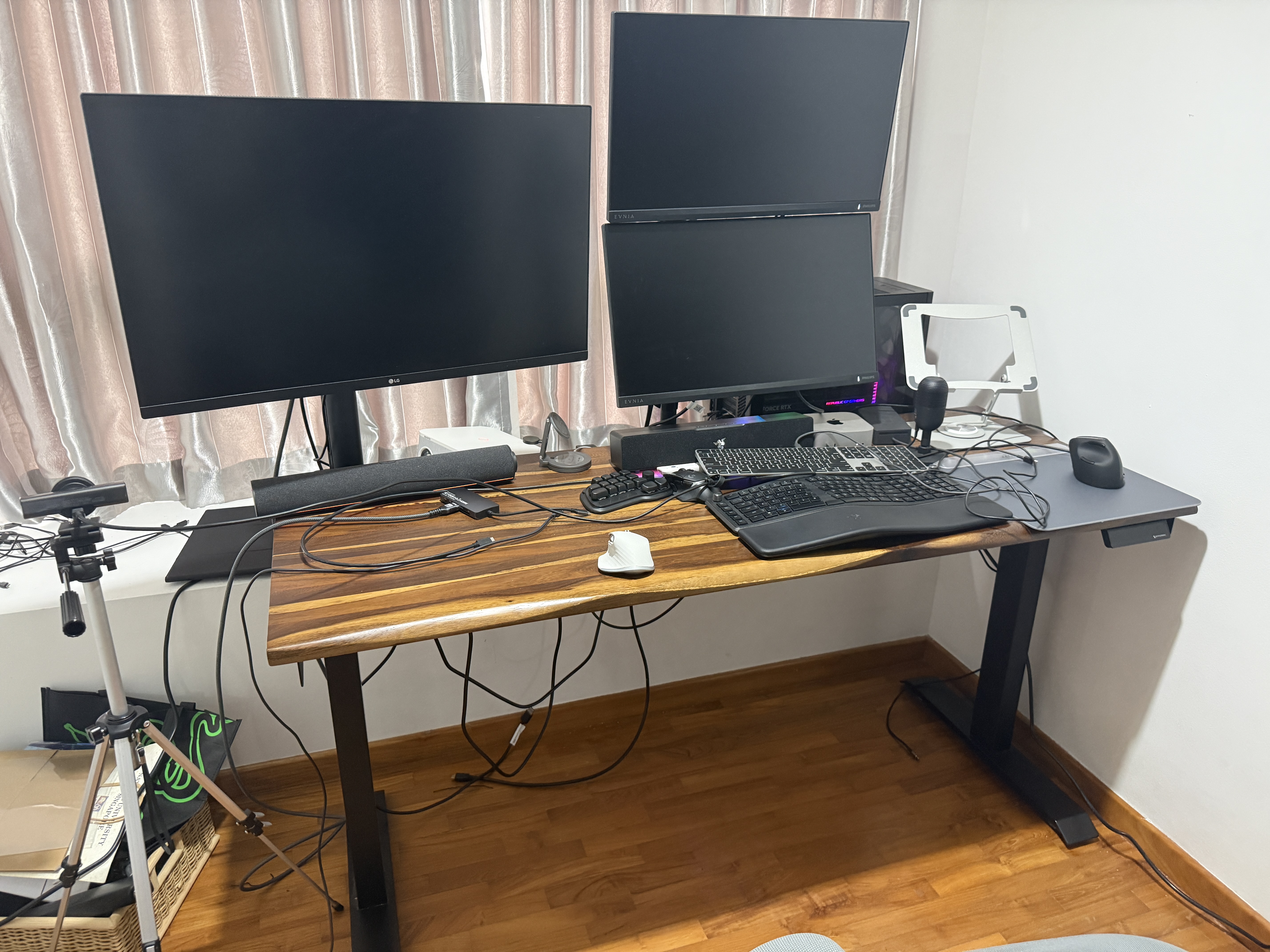 Standing desk with monitors
